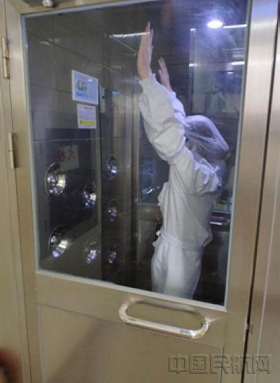 民用航空食品生產(chǎn)都得經(jīng)過風(fēng)淋室 民用航空食品生產(chǎn)都得經(jīng)過風(fēng)淋室