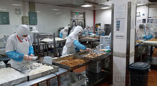 民用航空食品生產(chǎn)都得經(jīng)過風(fēng)淋室 民用航空食品生產(chǎn)都得經(jīng)過風(fēng)淋室